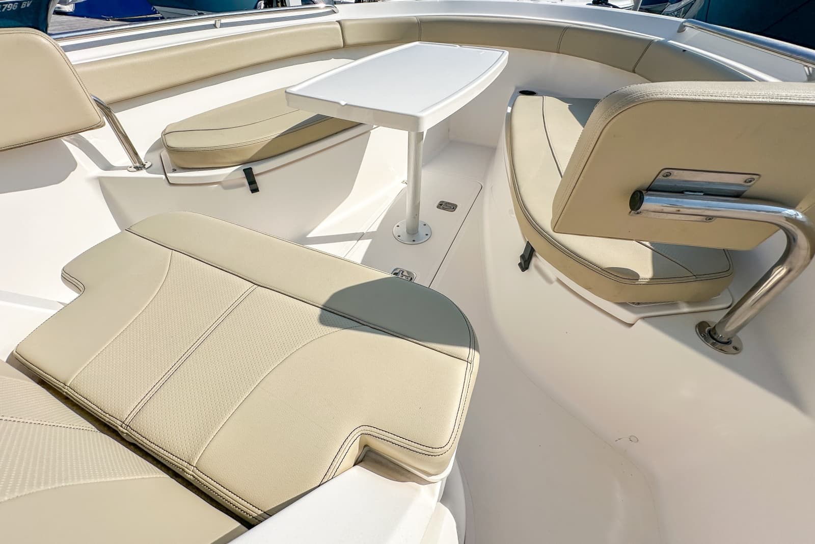 2018 Pursuit C 260 - Photo 21