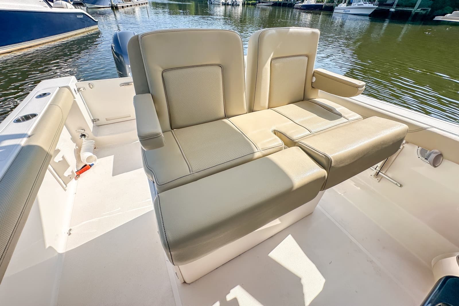 2018 Pursuit C 260 - Photo 31