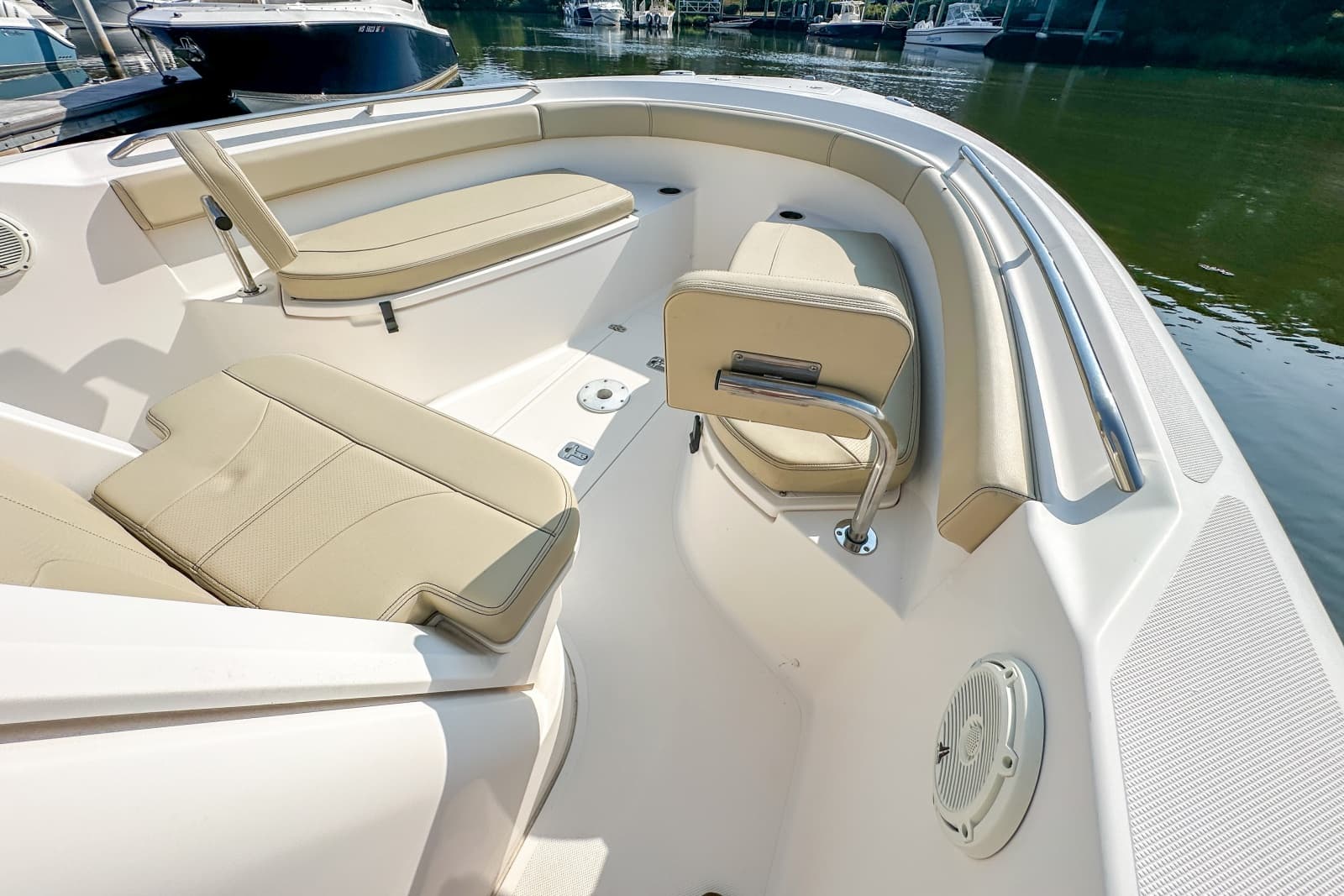 2018 Pursuit C 260 - Photo 25