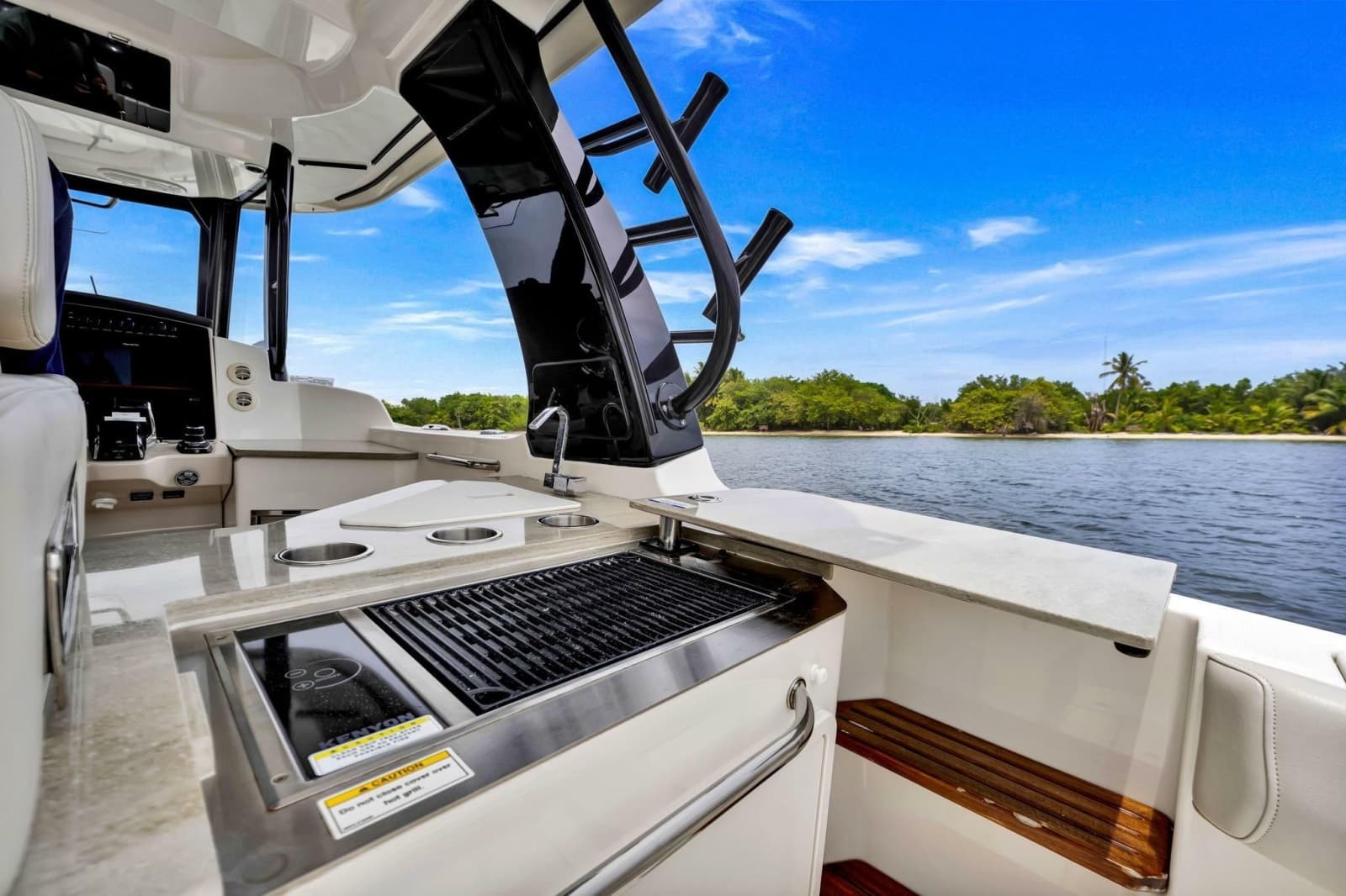 2023 Boston Whaler 350 Realm - Photo 34