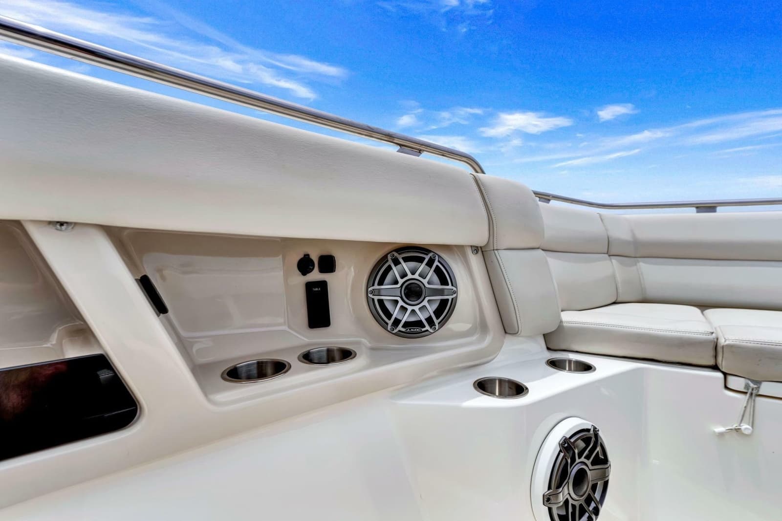 2023 Boston Whaler 350 Realm - Photo 32