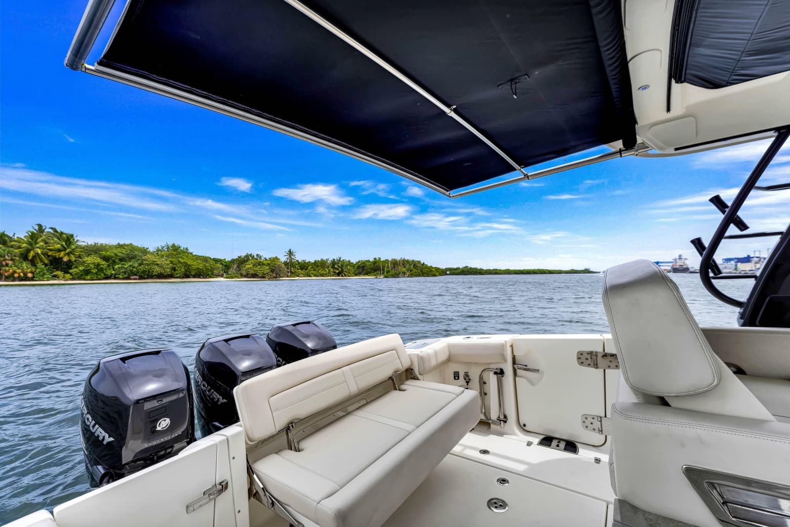 2023 Boston Whaler 350 Realm - Photo 26