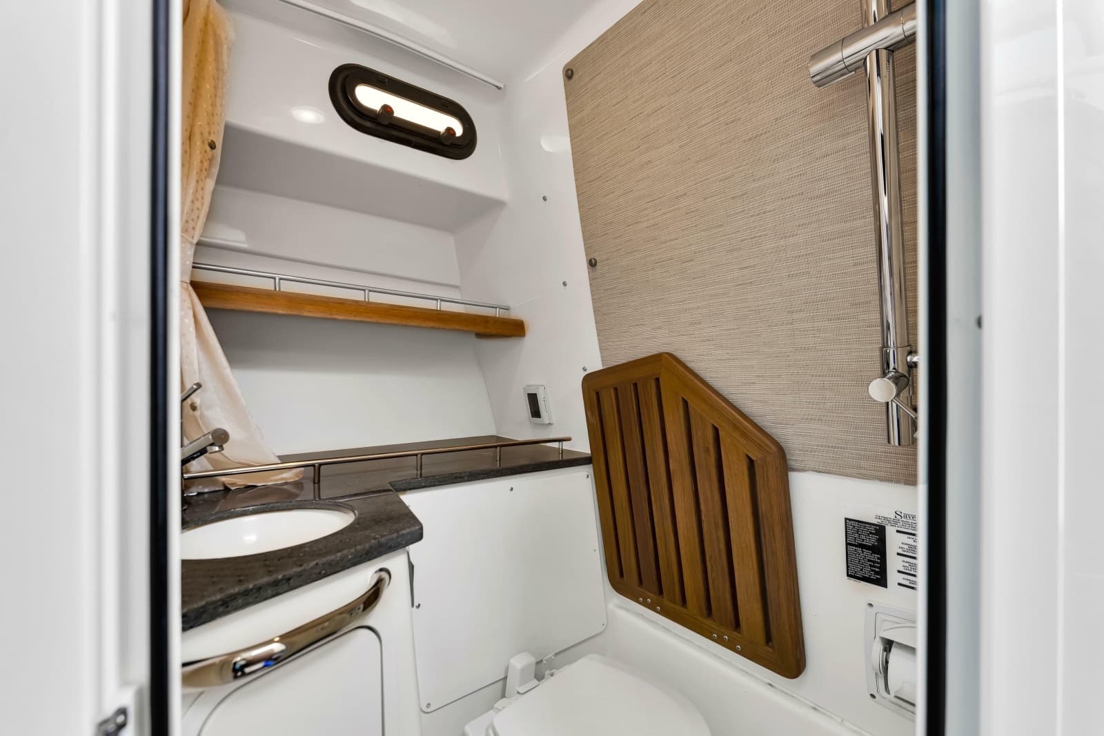 2023 Boston Whaler 350 Realm - Photo 10