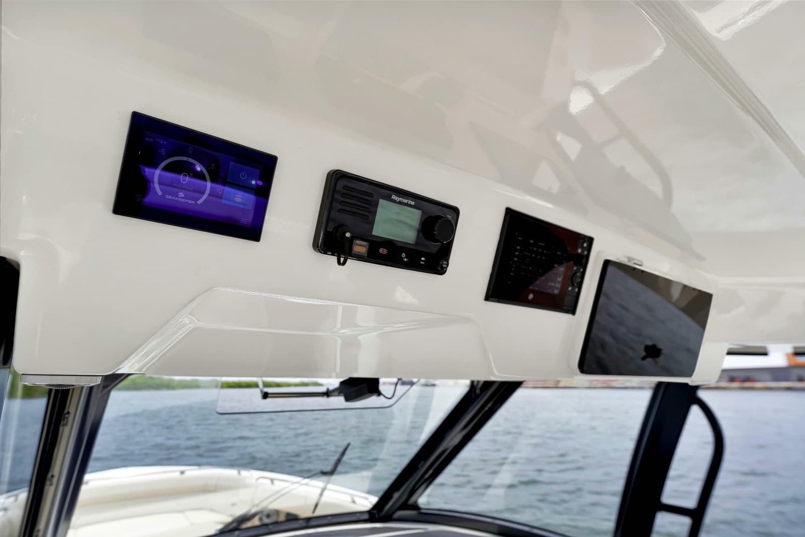 2023 Boston Whaler 350 Realm - Photo 13
