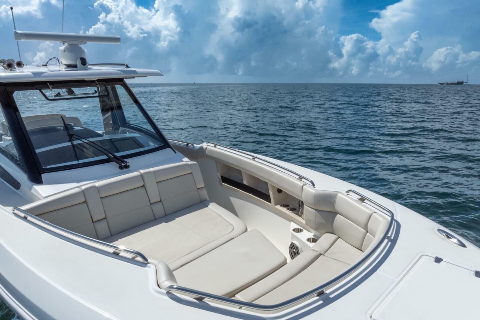 2023 Boston Whaler 350 Realm - Photo 31