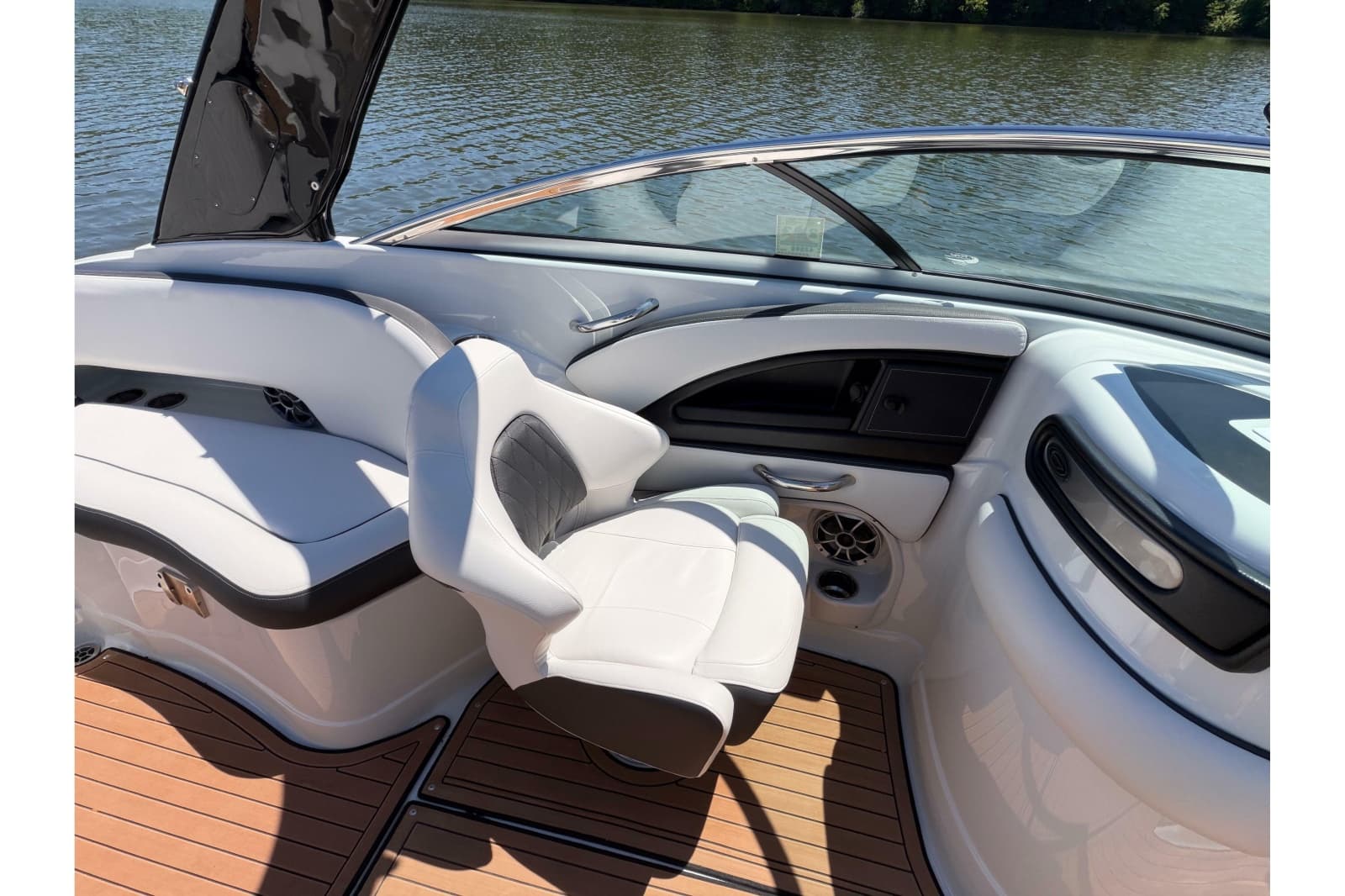 2023 Crownline Eclipse E255 - Photo 11