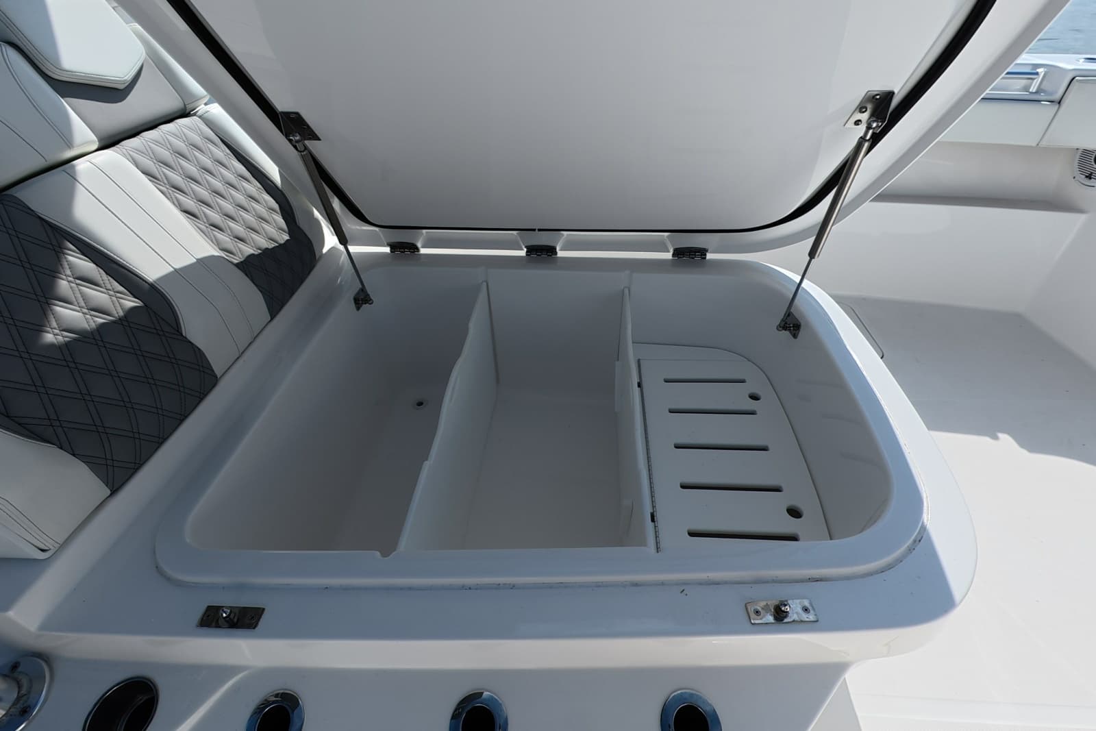 2023 Invincible 33 Catamaran - Photo 9