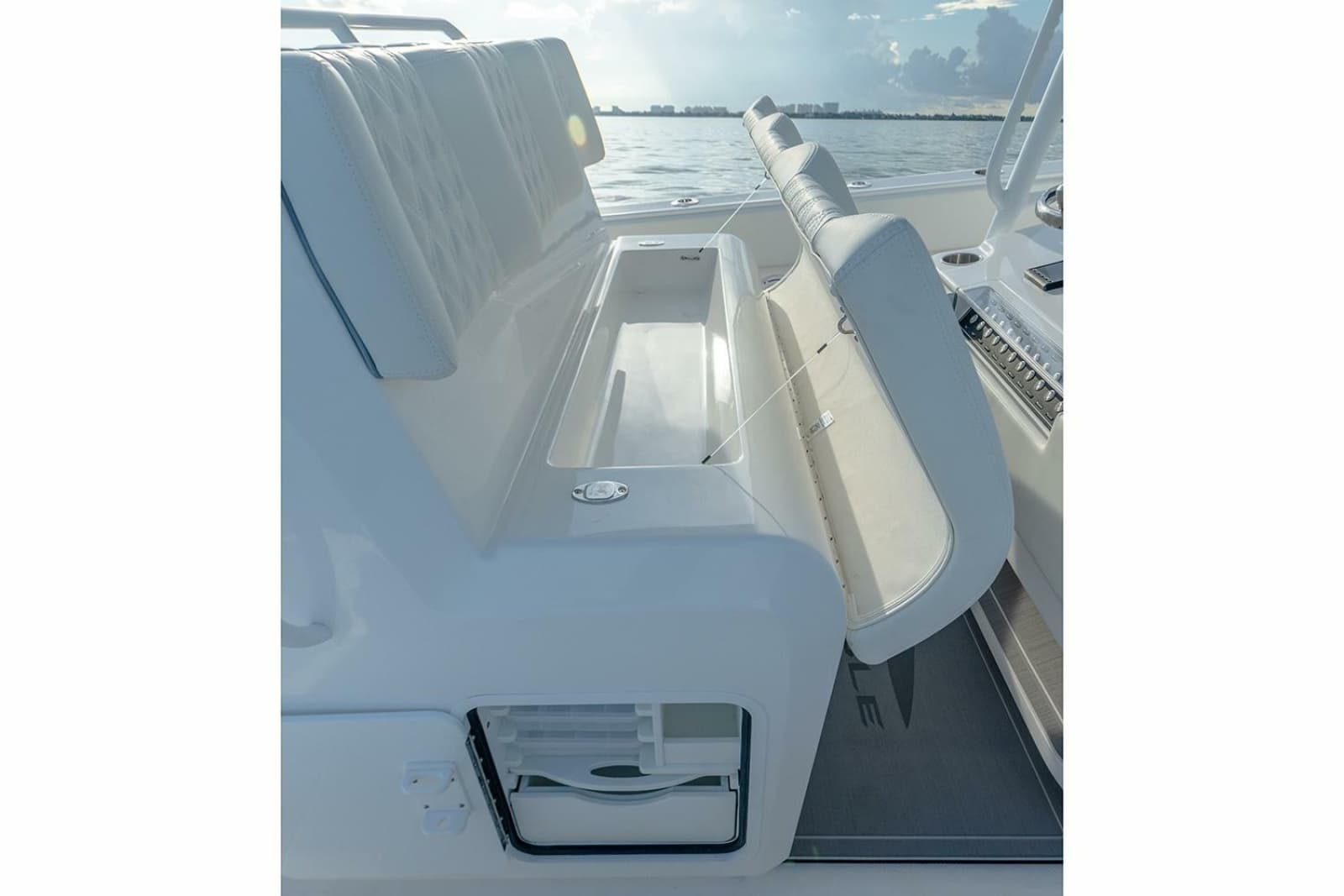 2023 Invincible 33 Catamaran - Photo 12