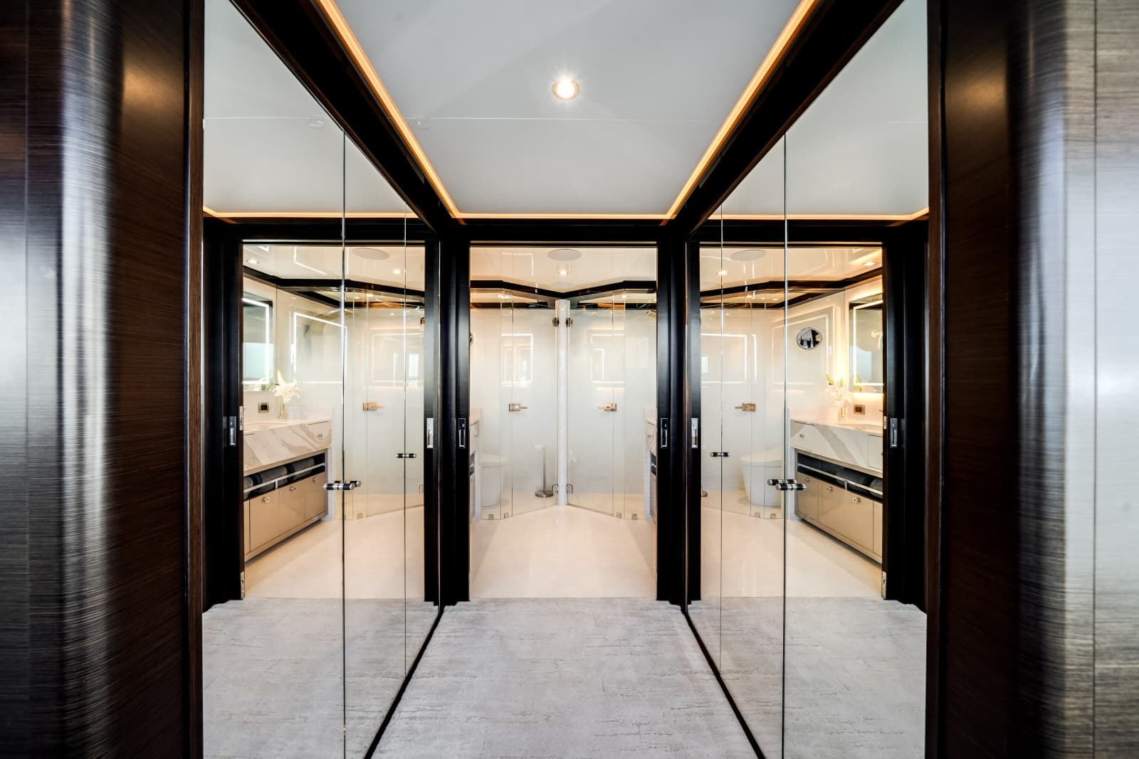 2022 Ocean Alexander OA 37L - Photo 15