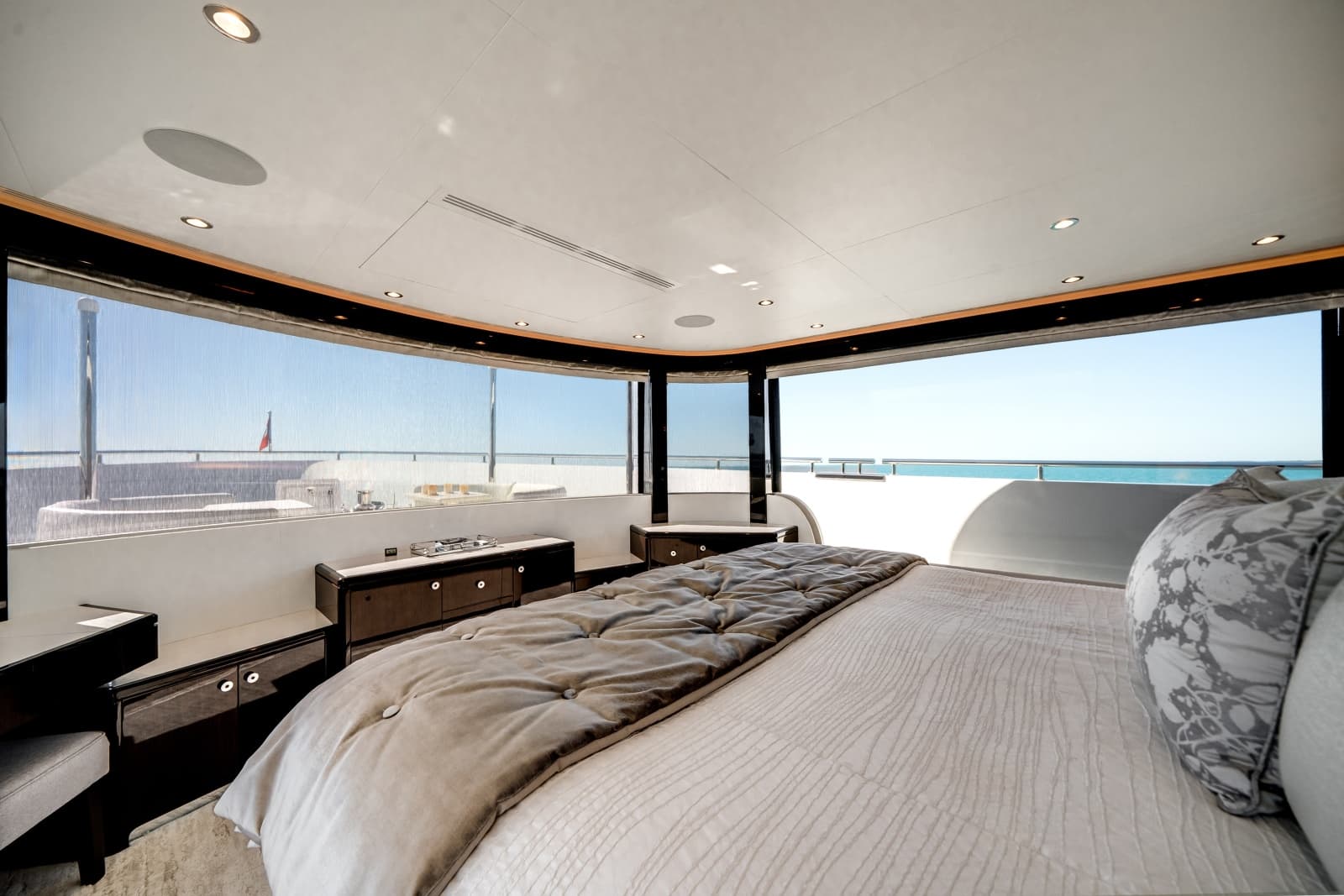 2022 Ocean Alexander OA 37L - Photo 14