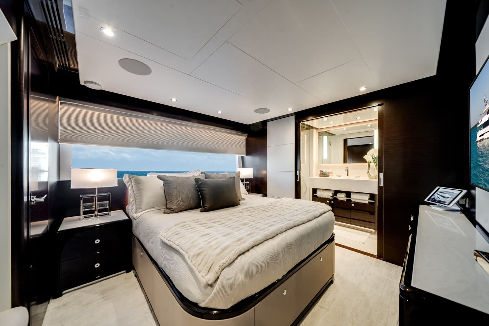 2022 Ocean Alexander OA 37L - Photo 19