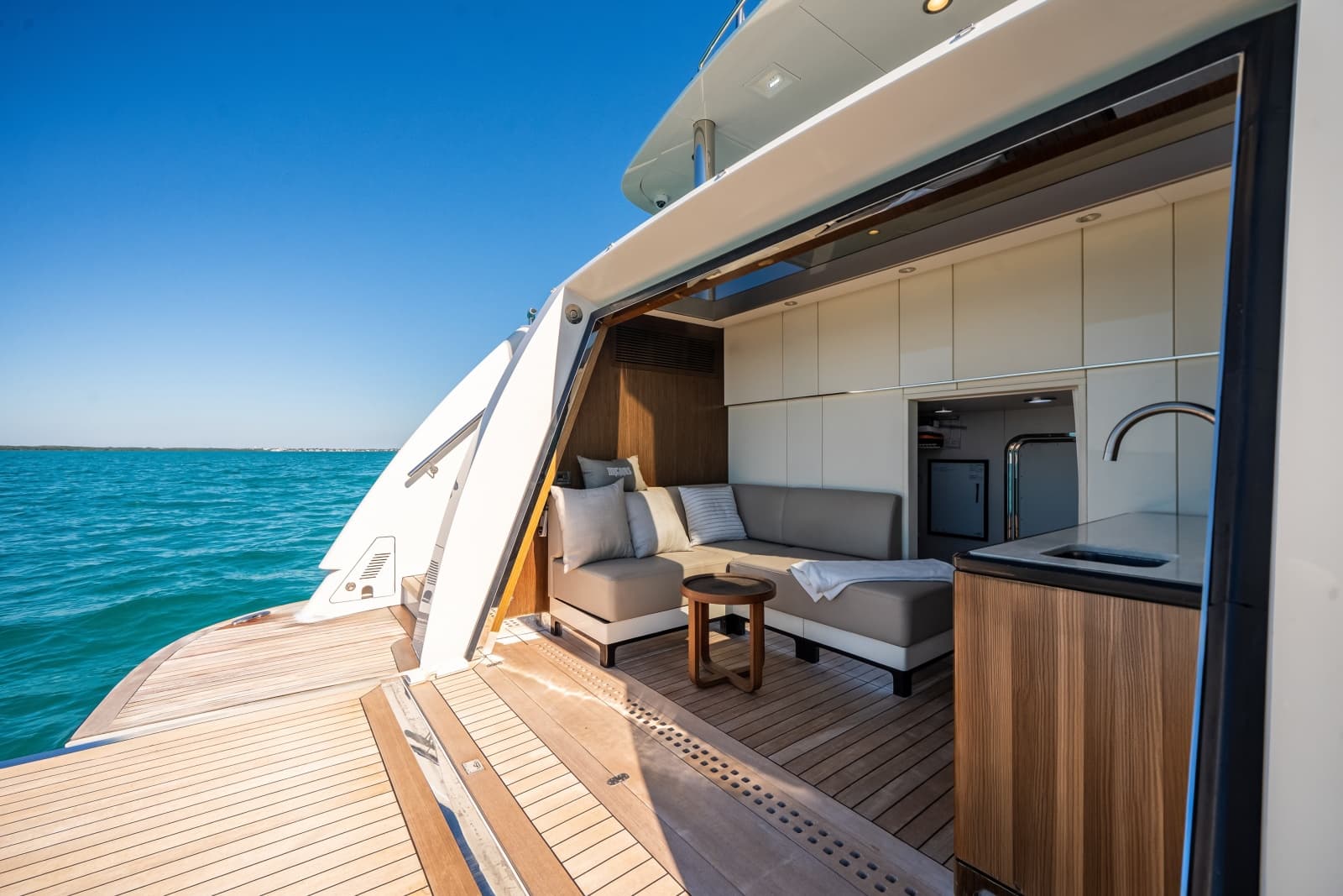 2022 Ocean Alexander OA 37L - Photo 6