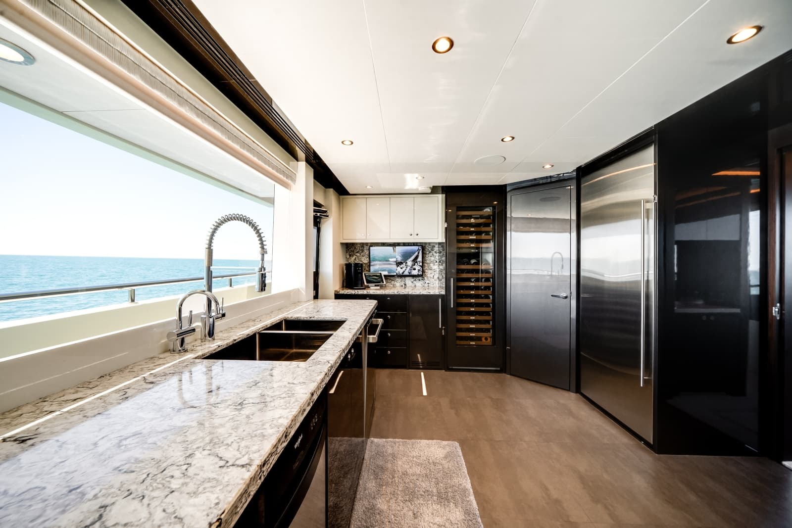 2022 Ocean Alexander OA 37L - Photo 11