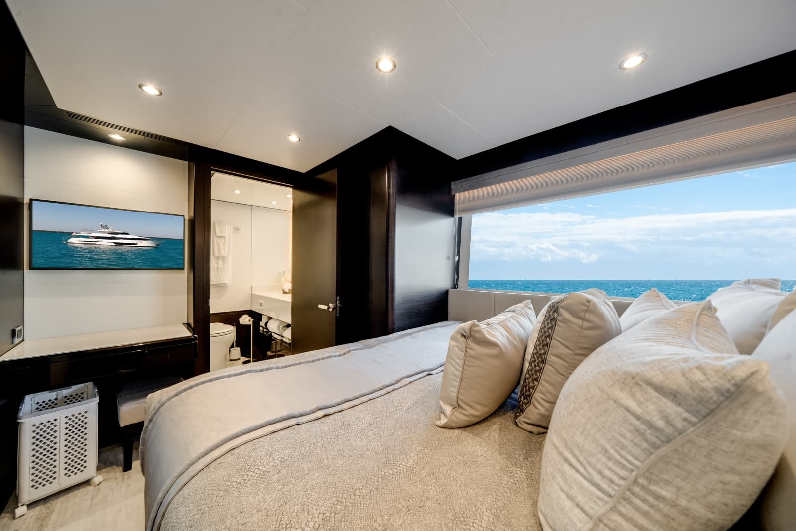 2022 Ocean Alexander OA 37L - Photo 21