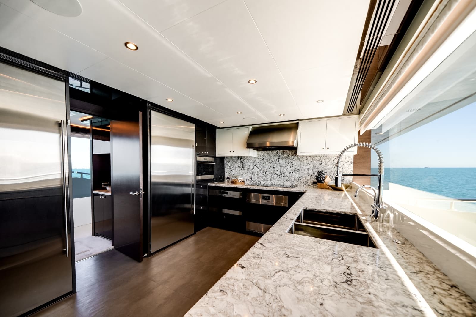 2022 Ocean Alexander OA 37L - Photo 10