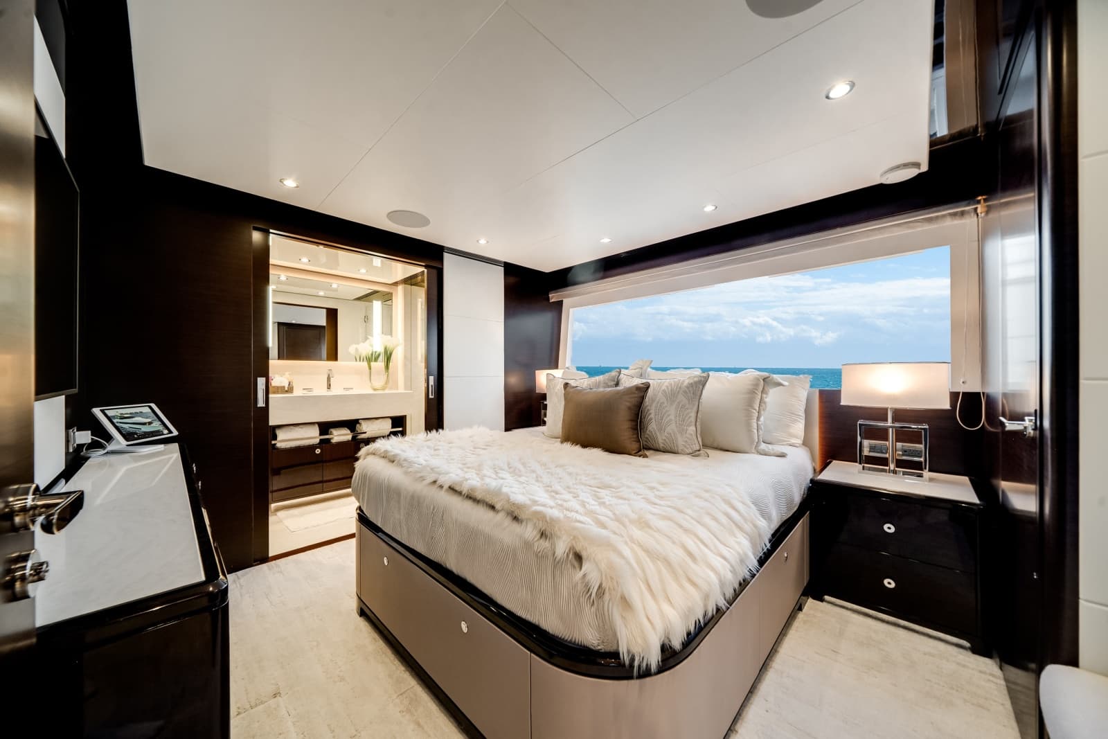 2022 Ocean Alexander OA 37L - Photo 17