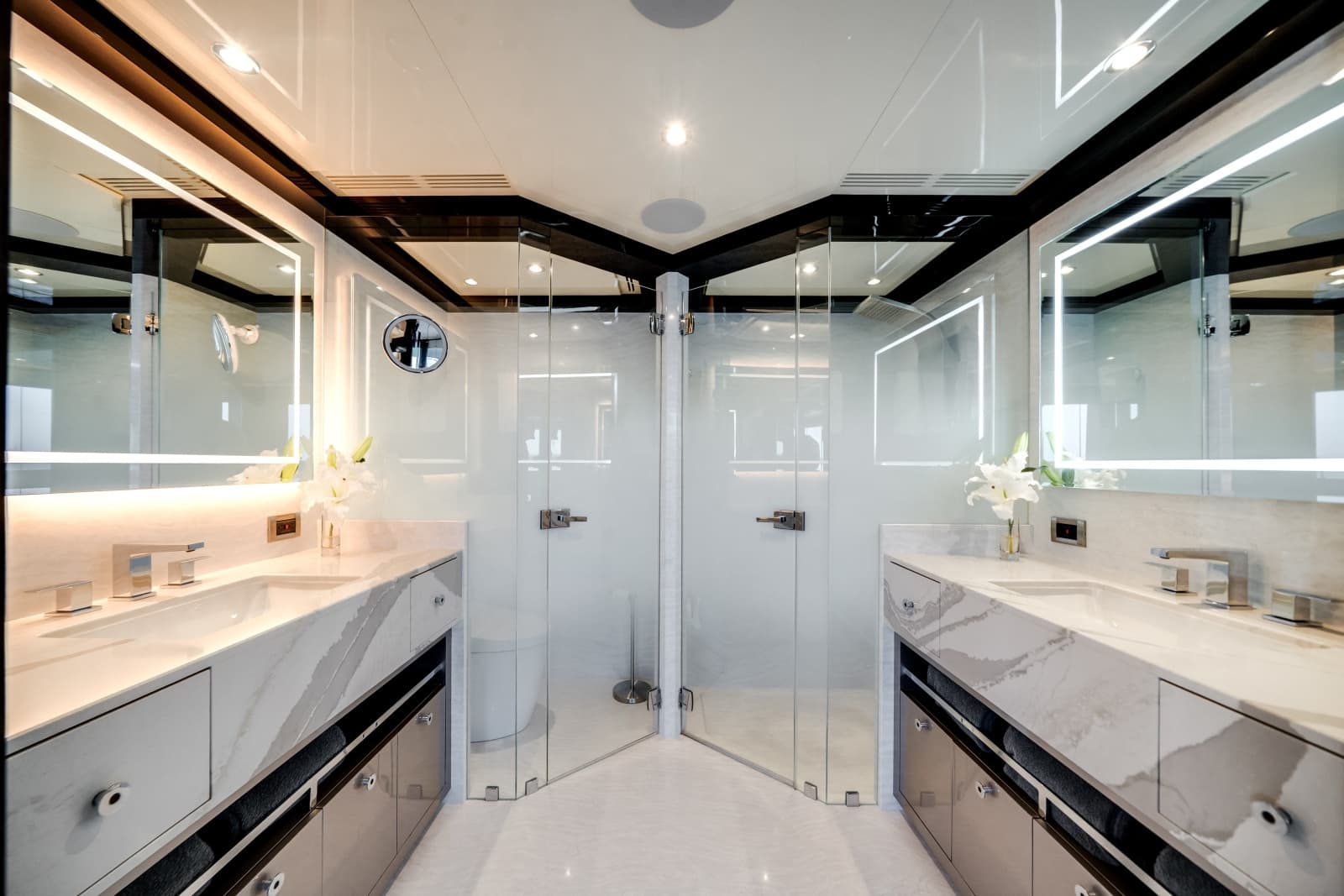 2022 Ocean Alexander OA 37L - Photo 16