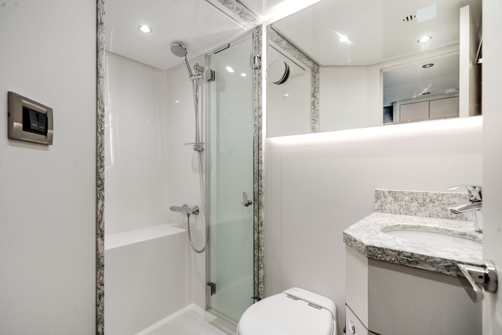 2022 Ocean Alexander OA 37L - Photo 38