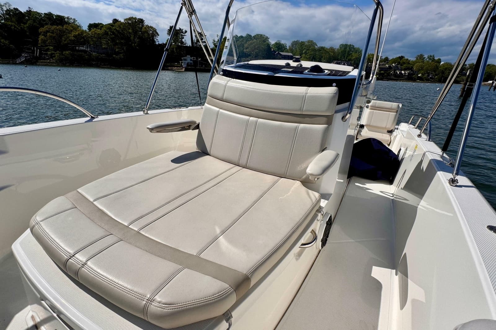 2022 Boston Whaler 220 Dauntless - Photo 6