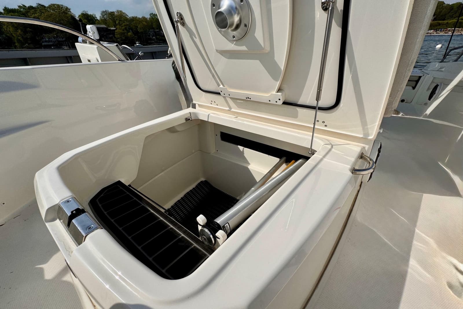 2022 Boston Whaler 220 Dauntless - Photo 8
