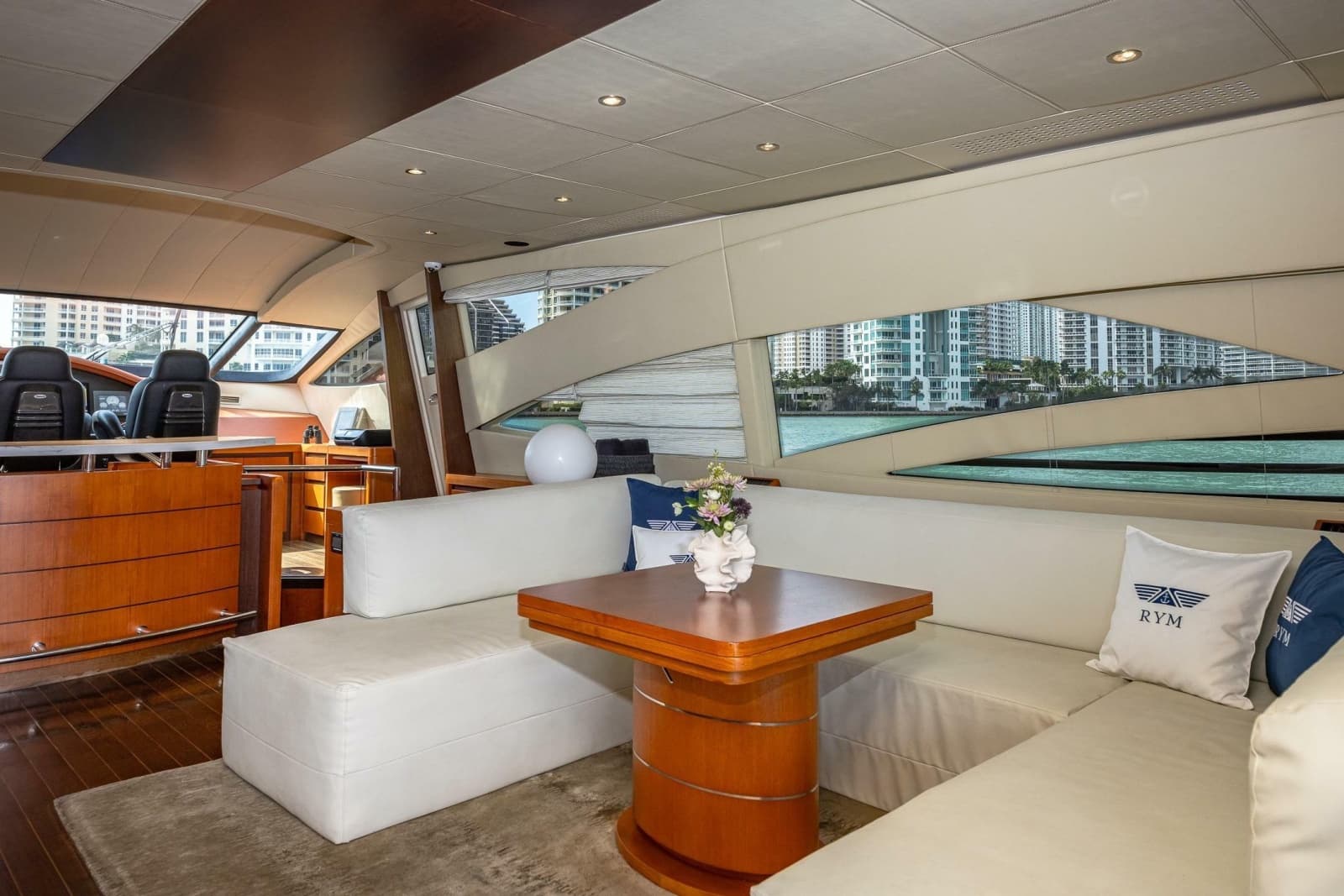 2008 Pershing 90 - Photo 28