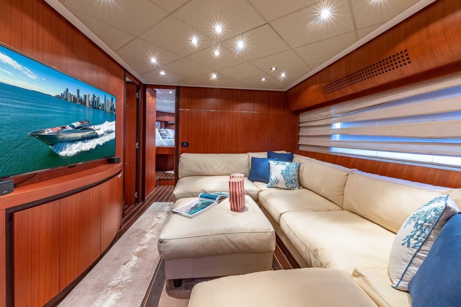 2008 Pershing 90 - Photo 32