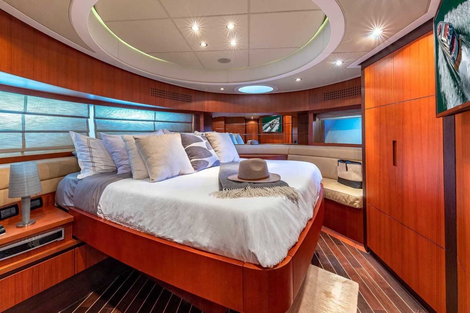 2008 Pershing 90 - Photo 36
