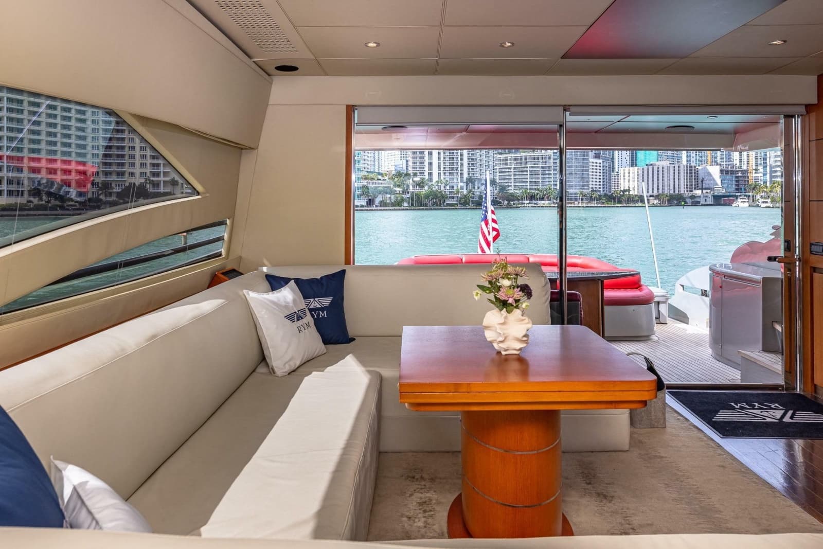2008 Pershing 90 - Photo 29