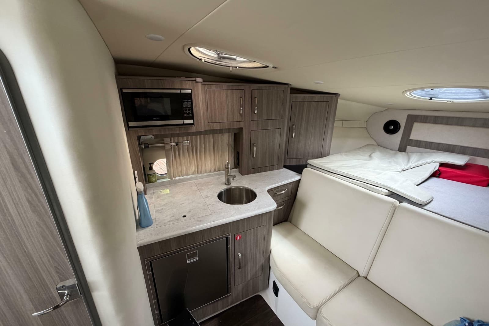 2022 Regal 33 XO - Photo 16