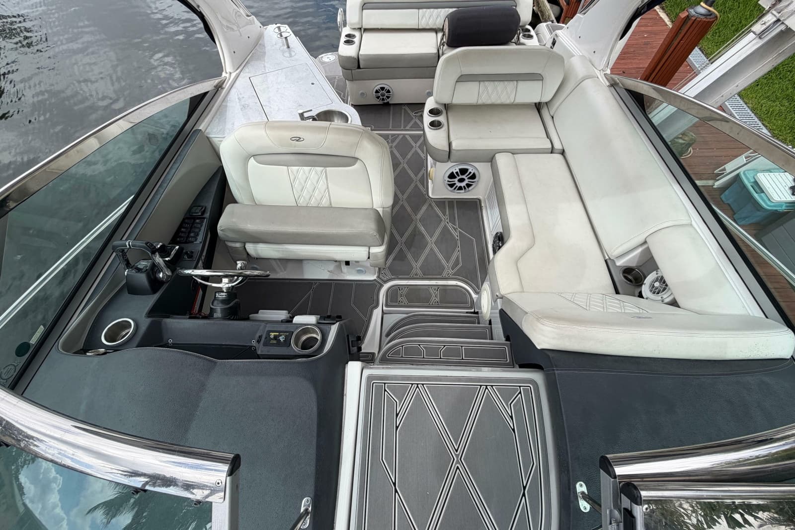 2022 Regal 33 XO - Photo 12