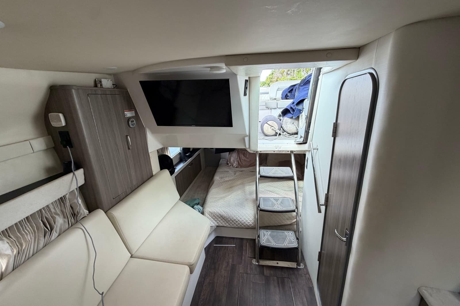 2022 Regal 33 XO - Photo 19
