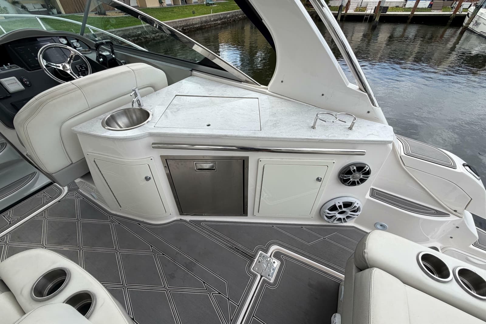 2022 Regal 33 XO - Photo 10