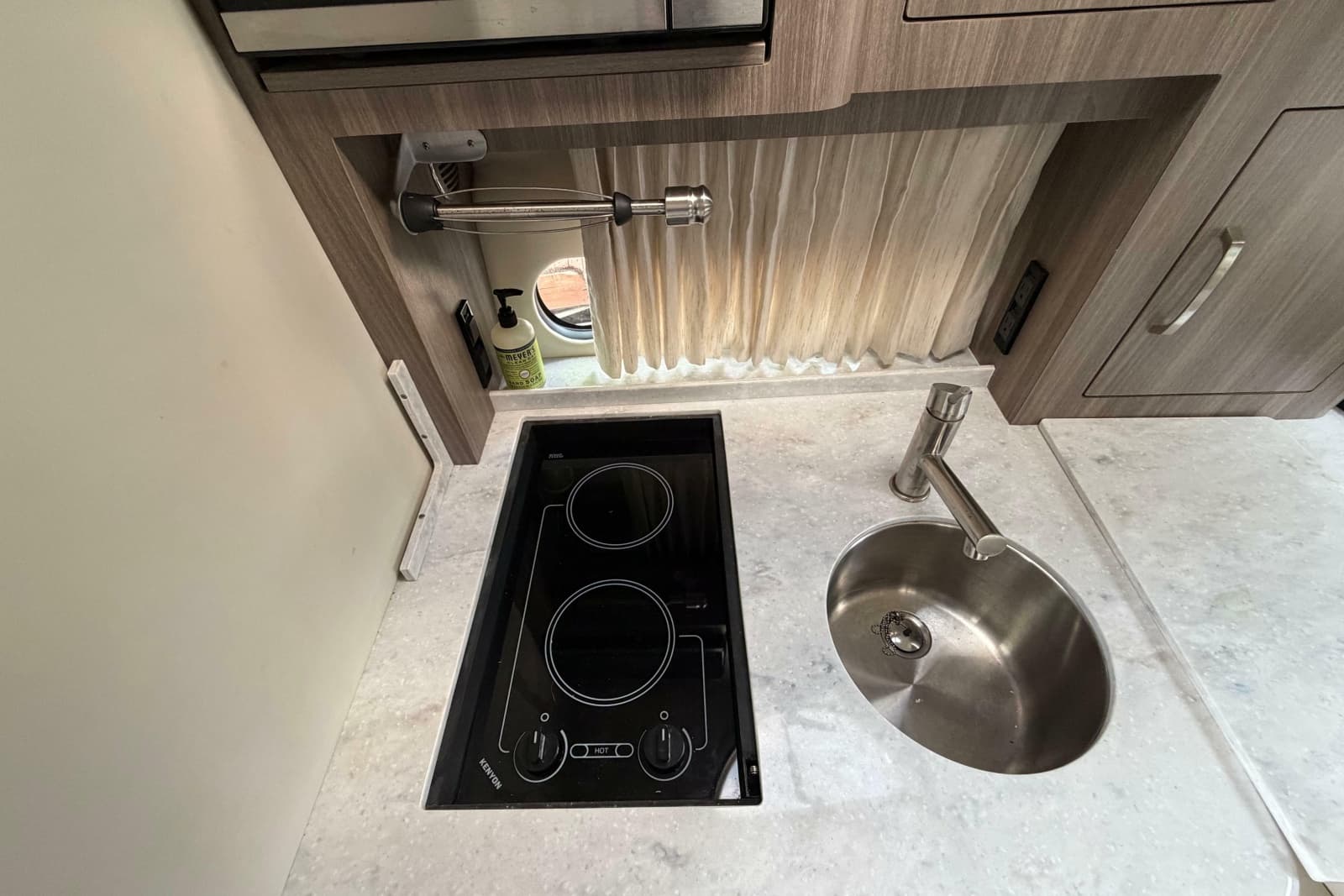 2022 Regal 33 XO - Photo 15