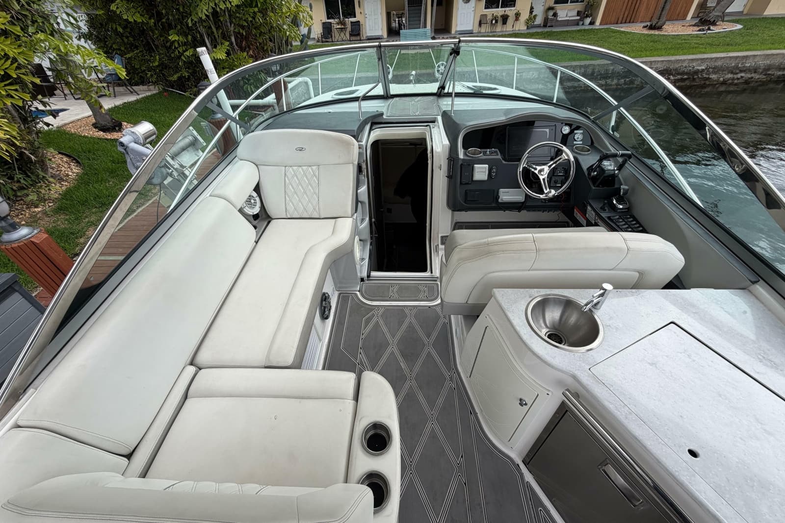 2022 Regal 33 XO - Photo 9