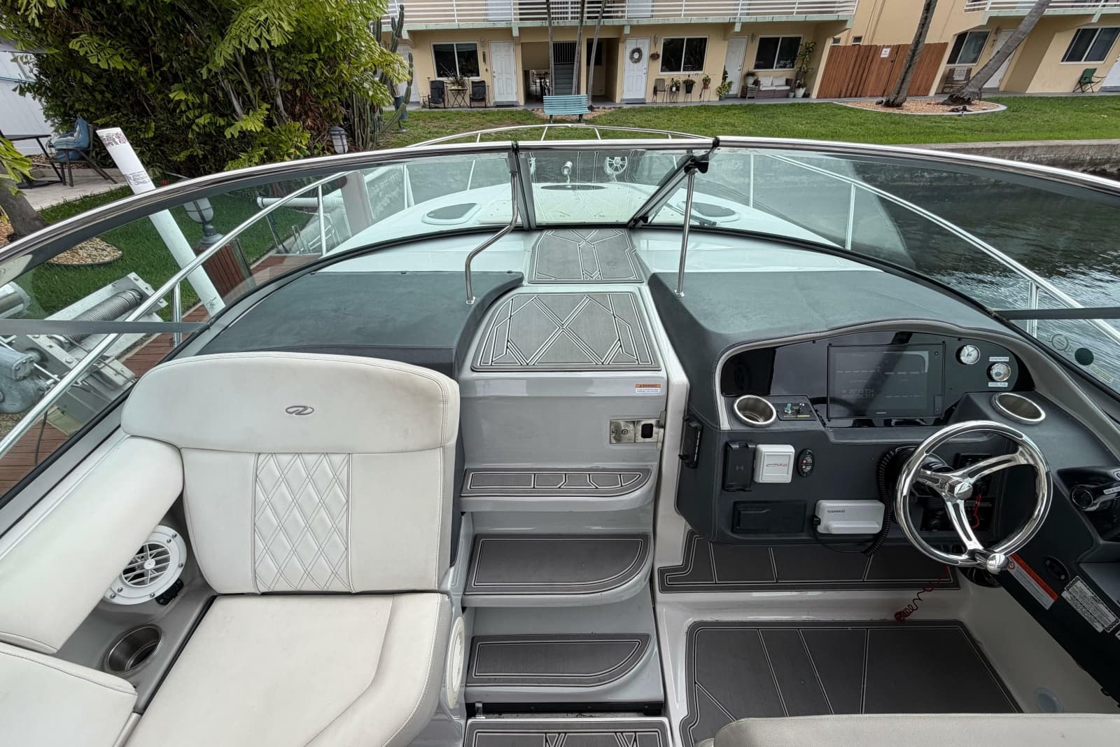 2022 Regal 33 XO - Photo 8