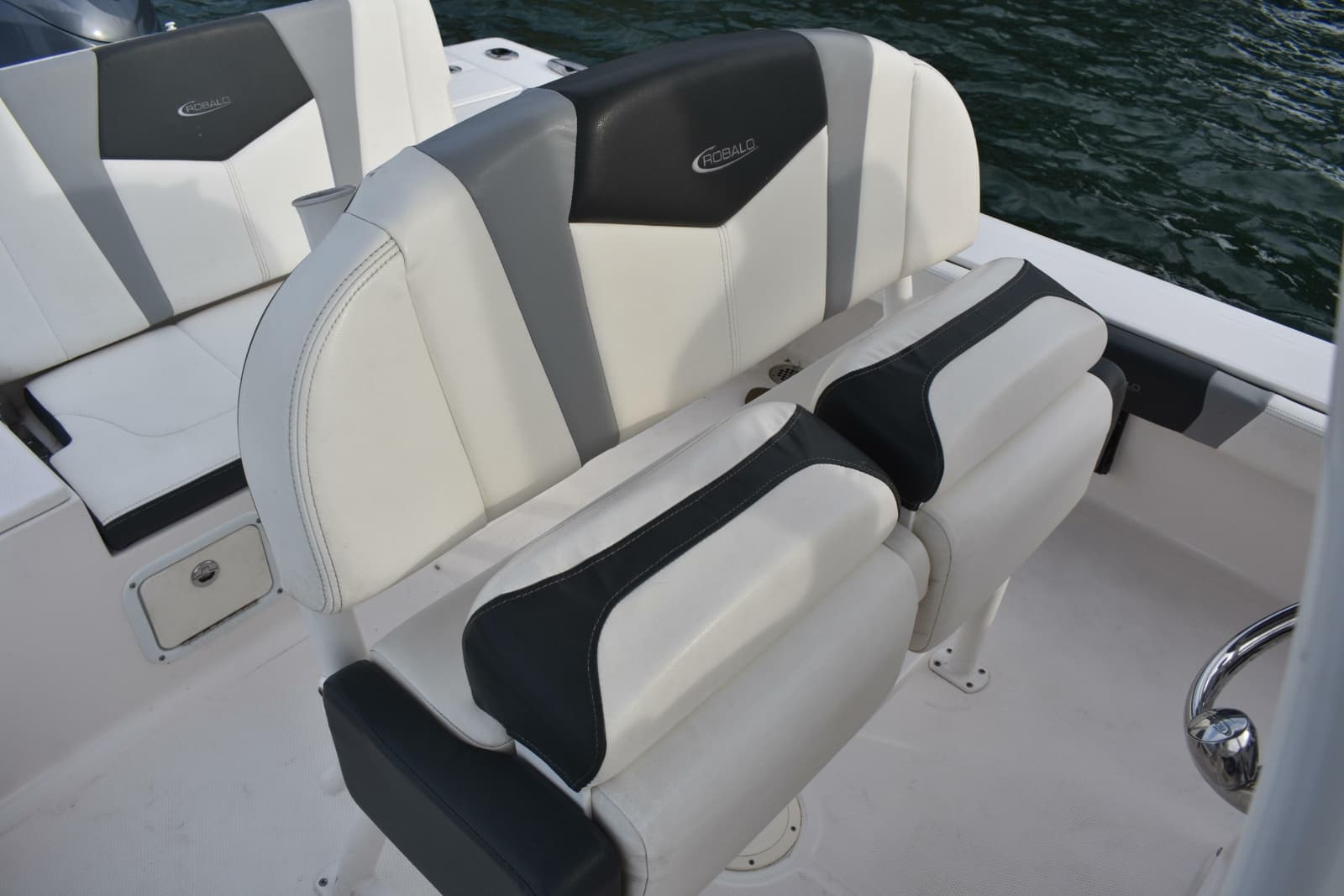 2022 Robalo 246 Cayman - Photo 12