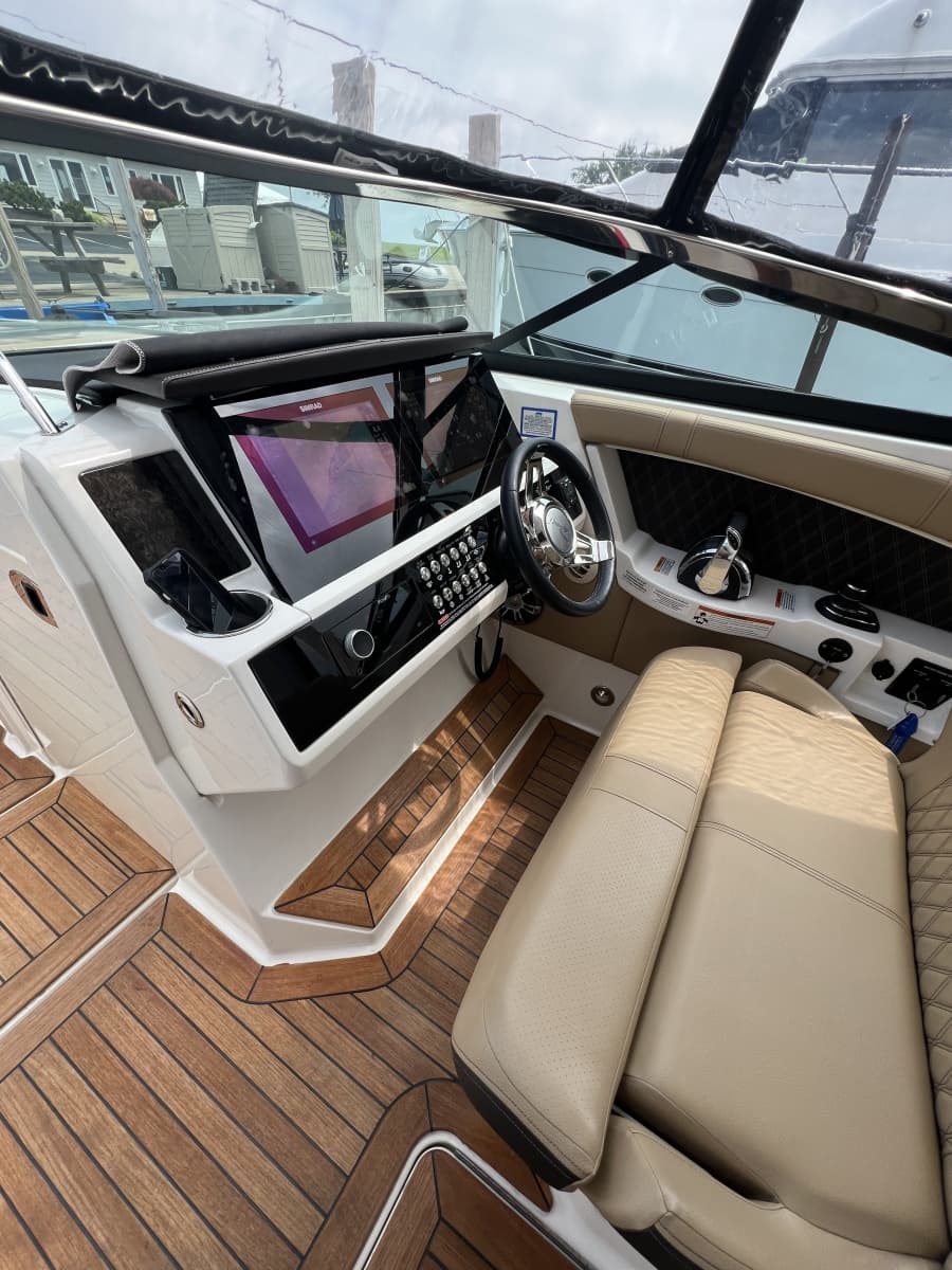 2020 Sea Ray 350 SLX - Photo 11