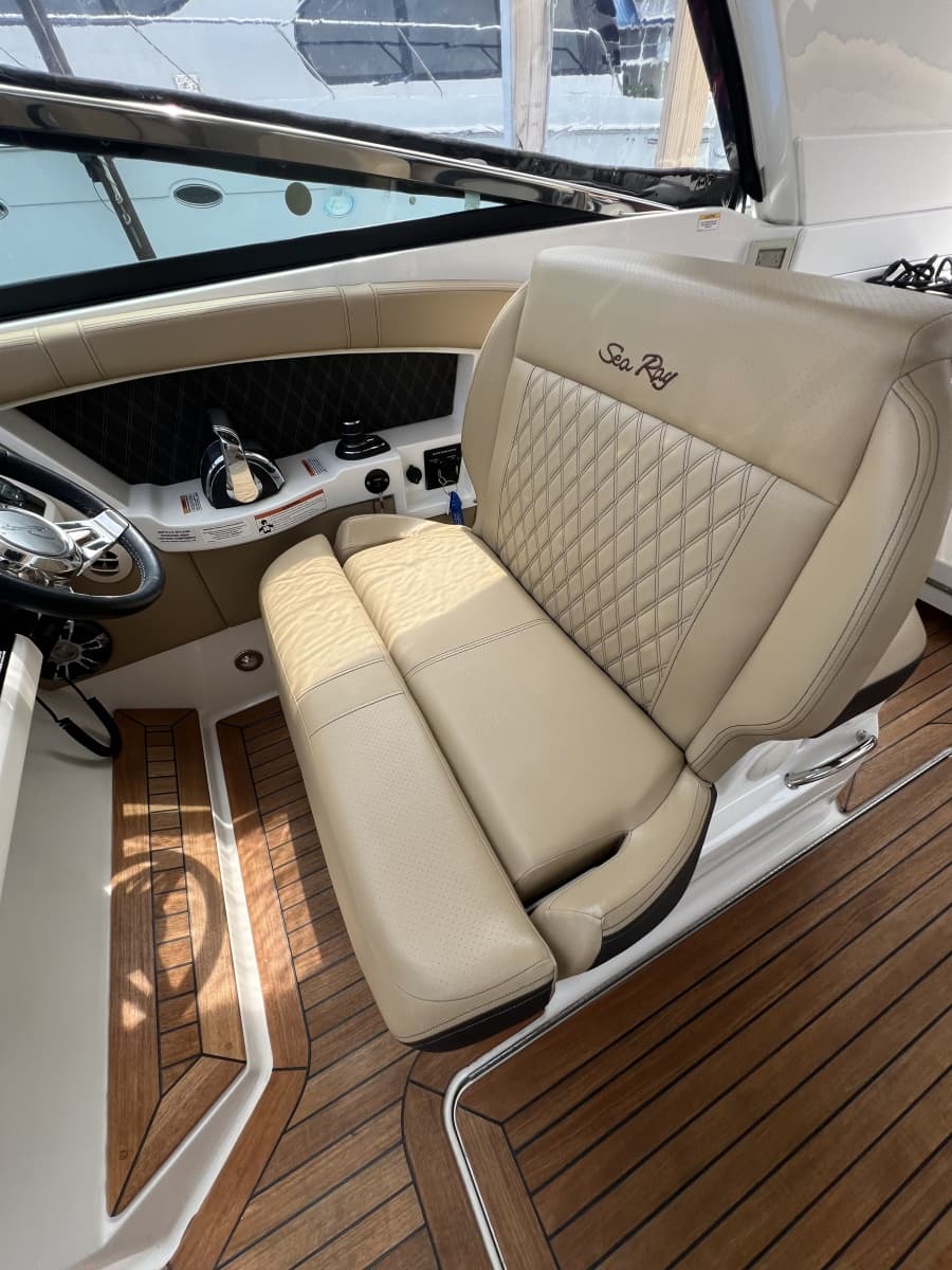 2020 Sea Ray 350 SLX - Photo 10