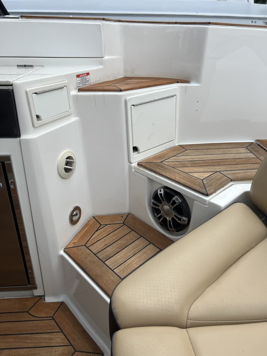 2020 Sea Ray 350 SLX - Photo 52