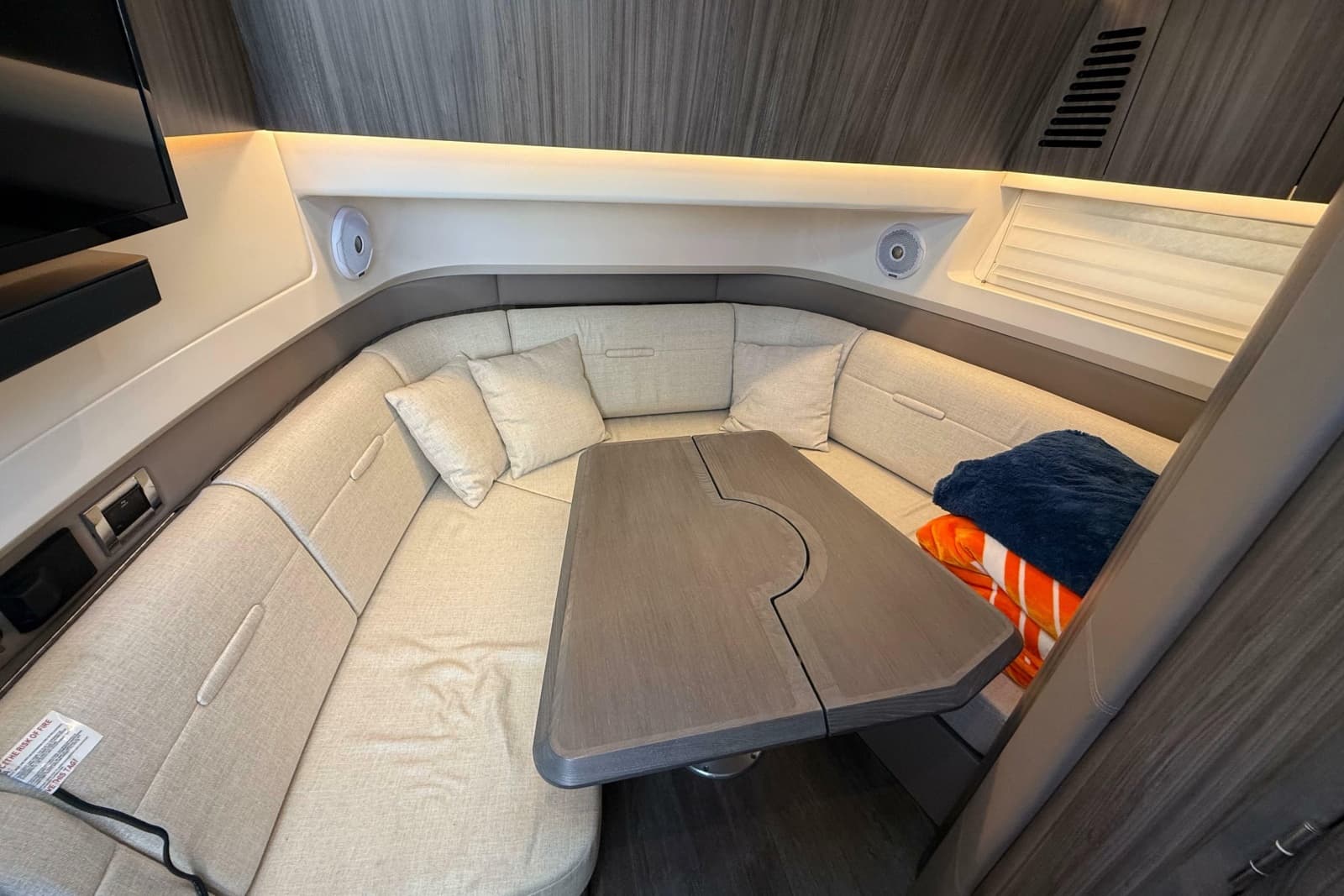 2022 Sea Ray SLX 400 - Photo 48