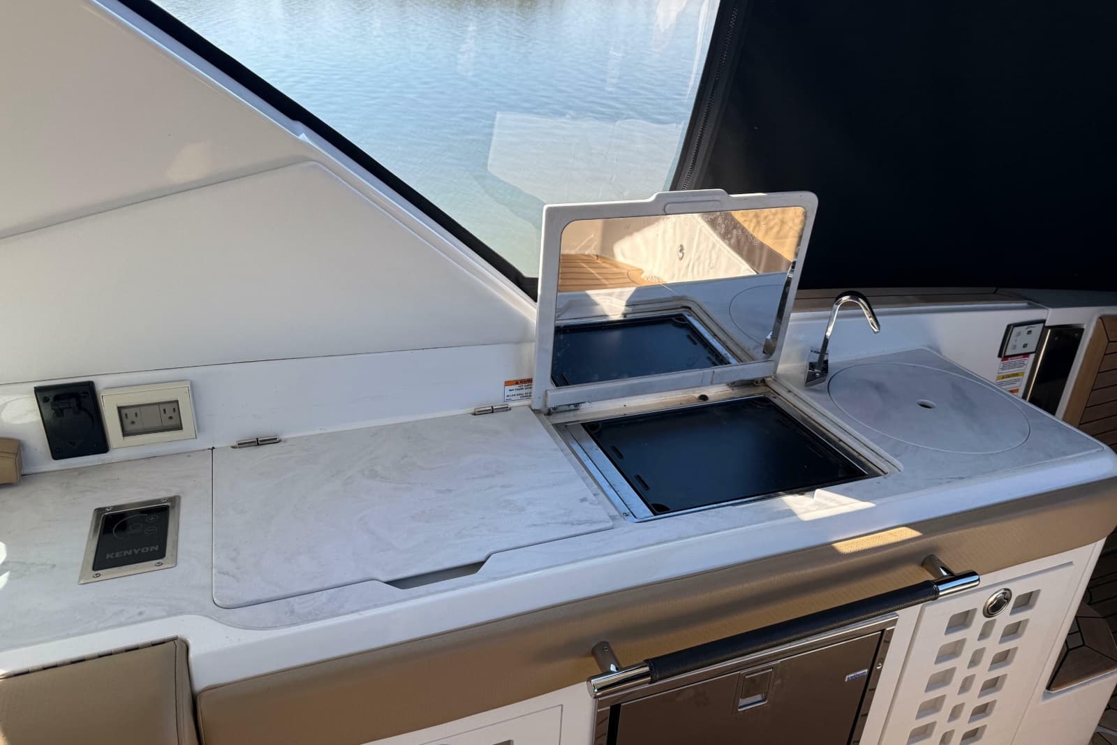 2022 Sea Ray SLX 400 - Photo 44