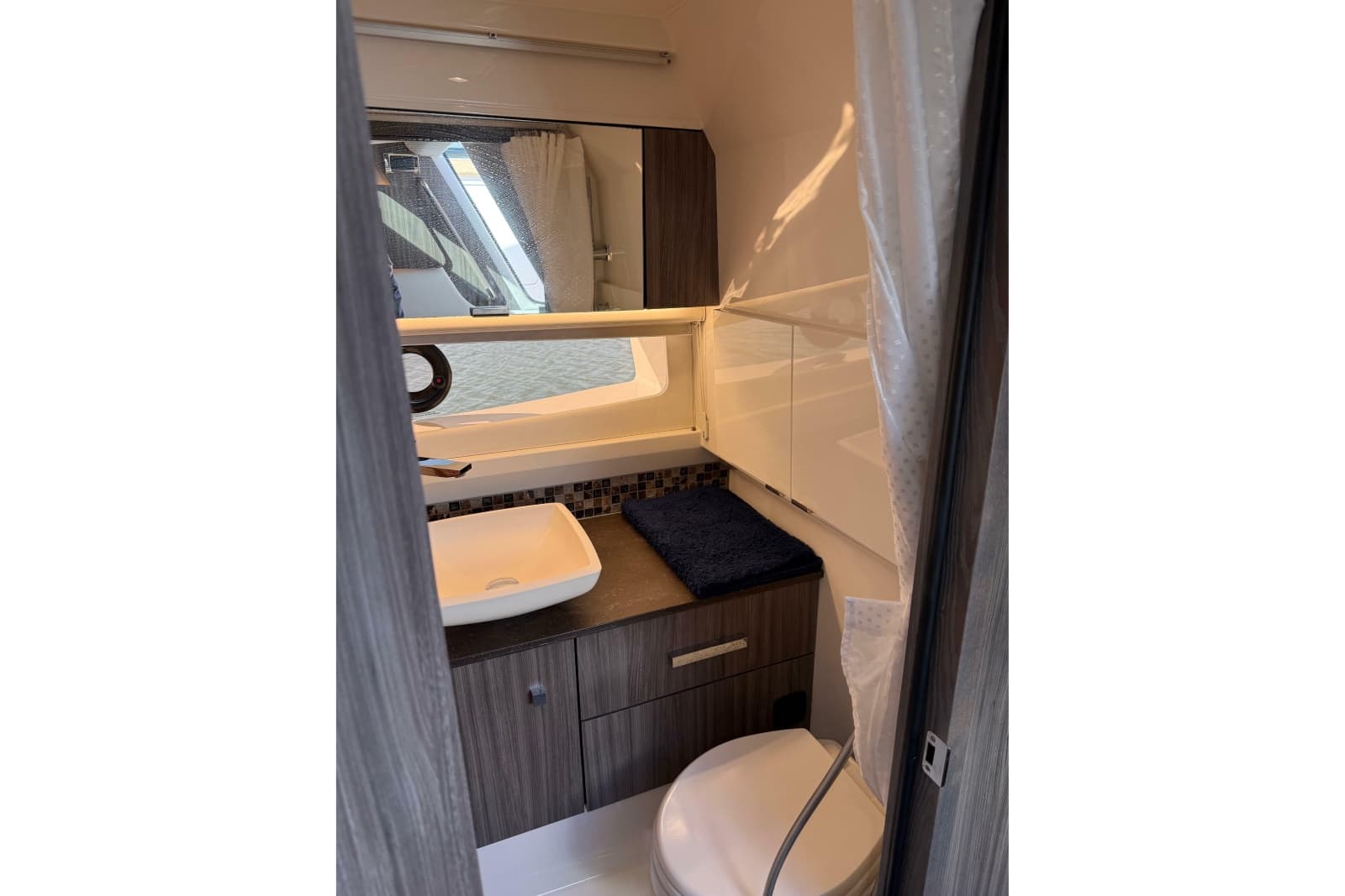 2022 Sea Ray SLX 400 - Photo 46