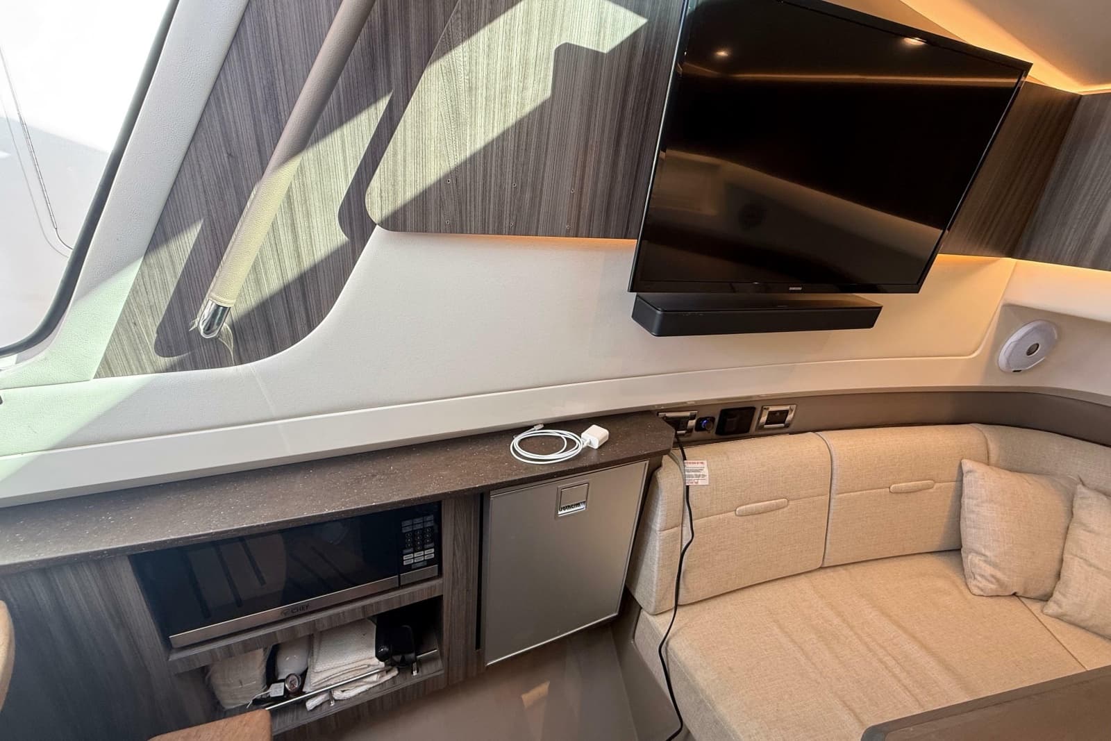 2022 Sea Ray SLX 400 - Photo 47