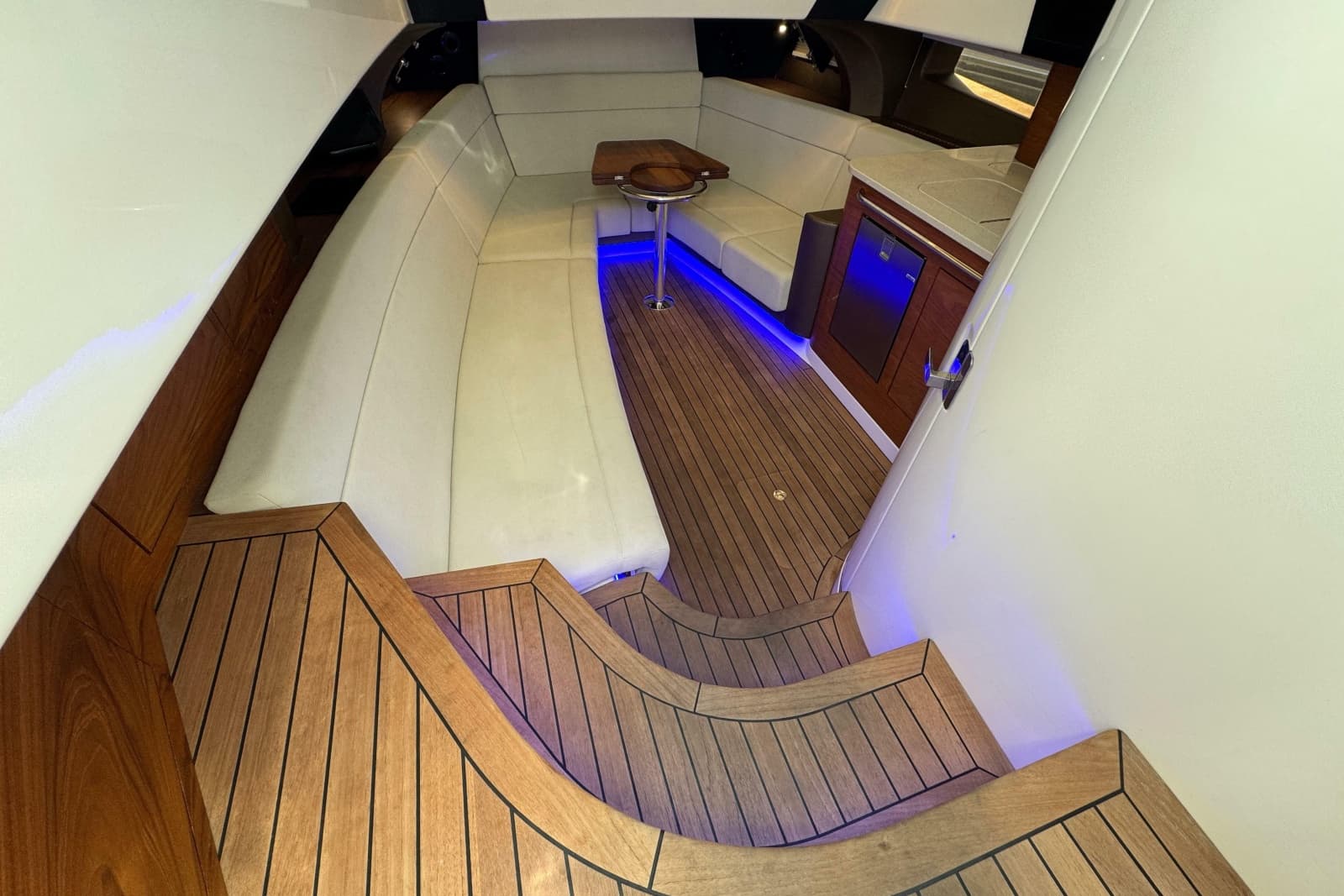 2021 Boston Whaler 420 Outrage - Photo 17