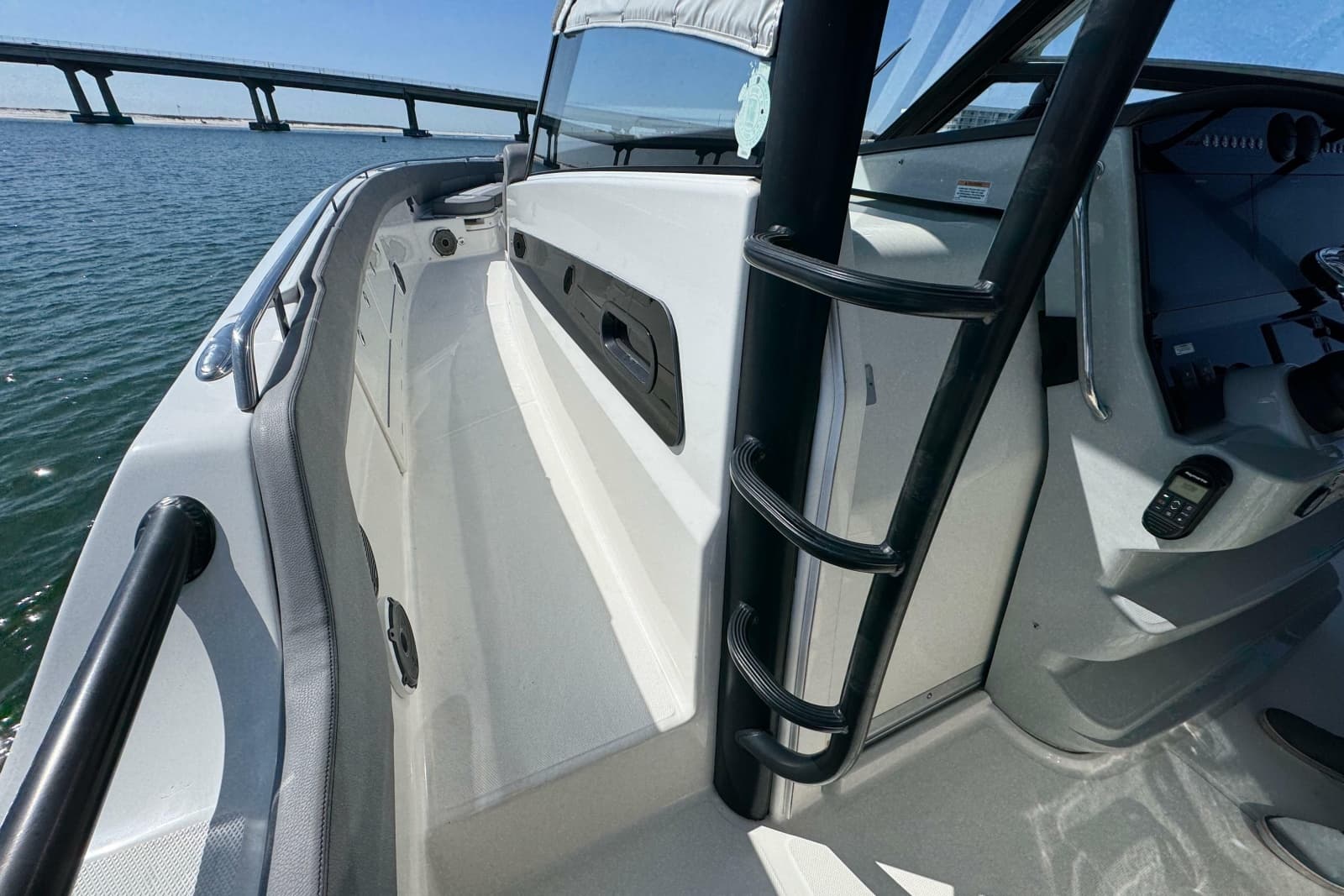 2021 Boston Whaler 420 Outrage - Photo 8