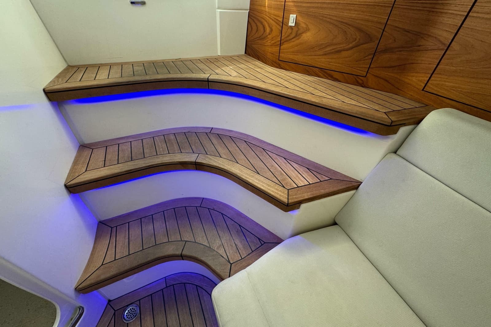 2021 Boston Whaler 420 Outrage - Photo 18