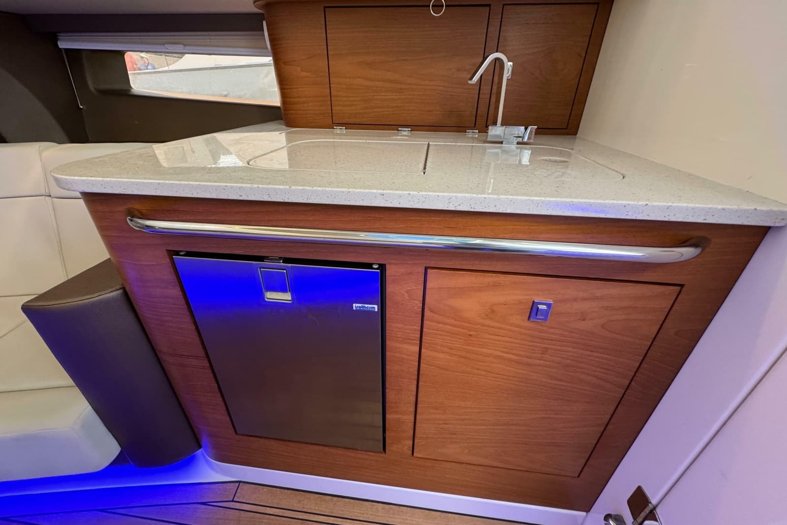 2021 Boston Whaler 420 Outrage - Photo 20
