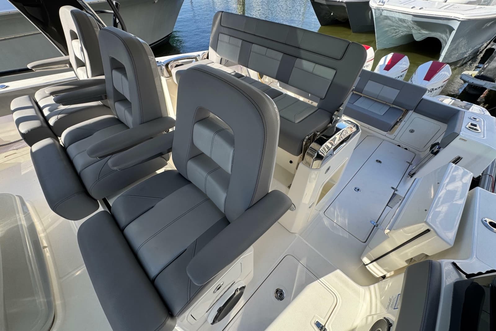 2021 Boston Whaler 420 Outrage - Photo 16