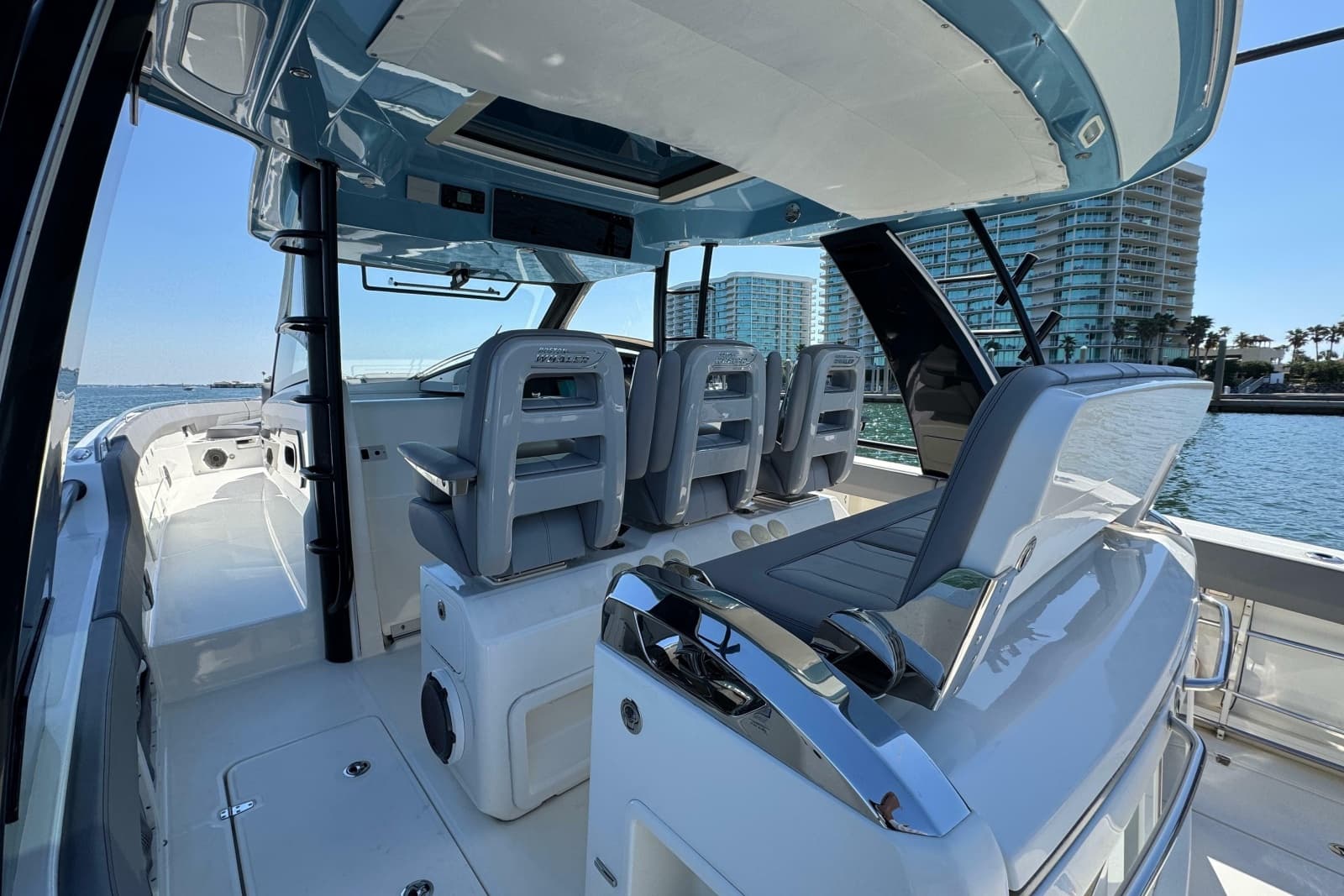 2021 Boston Whaler 420 Outrage - Photo 13