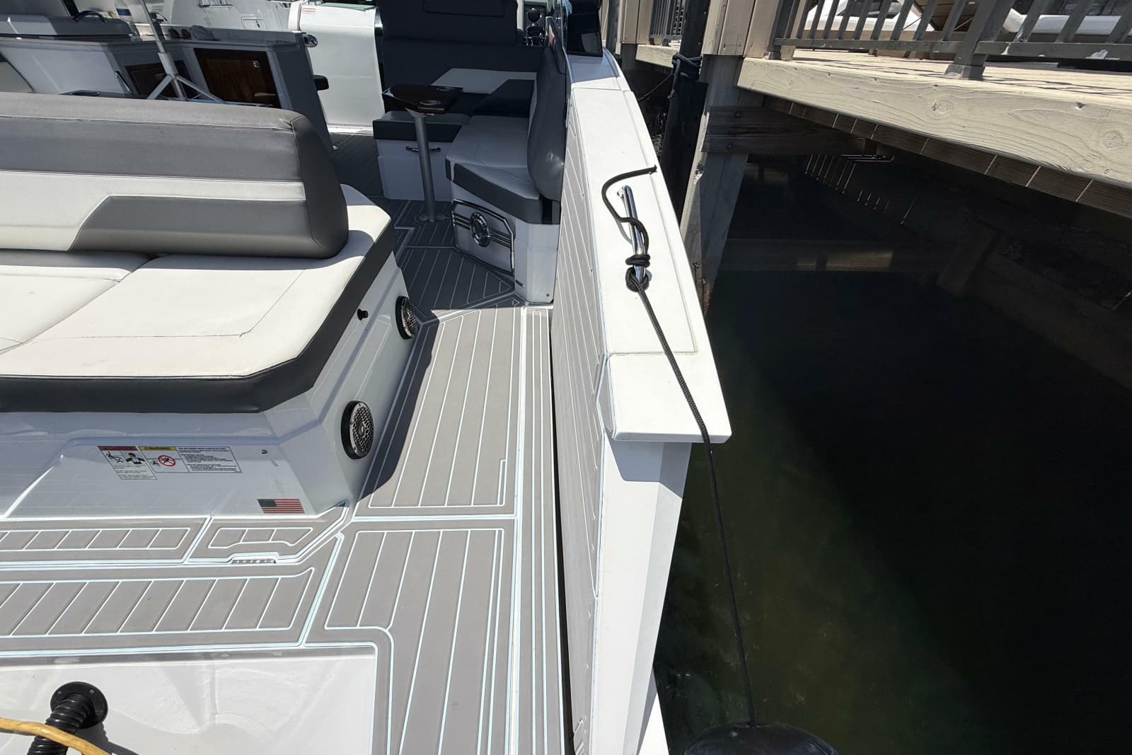 2021 Cruisers Yachts 38 GLS OB - Photo 32